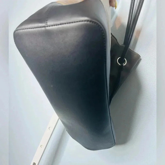 Calvin Klein Gabrianna Reversible Tote Black/gray 2 piece set - Picture 5 of 14